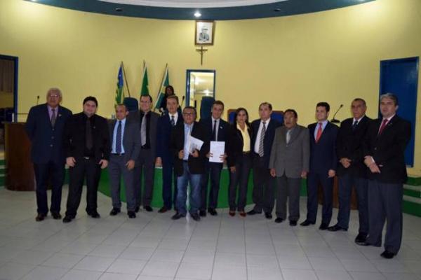 Gilberto J&uacute;nior participa da abertura do ano legislativo na C&acirc;mara de Floriano.(Imagem:Waldemir Miranda)