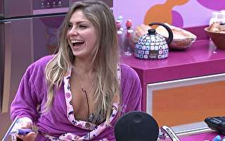 Renata: 'Pior é ter que segurar a onda debaixo do edredom'
