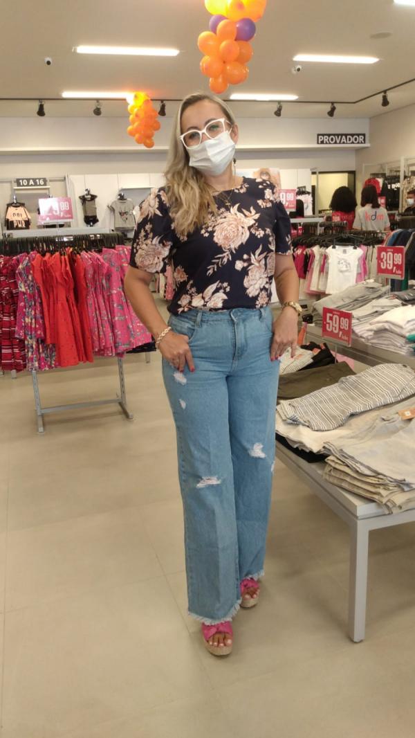 Tacyane Evelyn Moreira, propriet&aacute;ria da DKM Modas(Imagem:FlorianoNews)