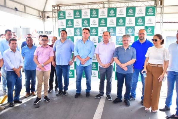 Solenidade marca inaugura&ccedil;&atilde;o da pavimenta&ccedil;&atilde;o asf&aacute;ltica das ruas Defala Attem e Elias Oka em Floriano.(Imagem:Secom)