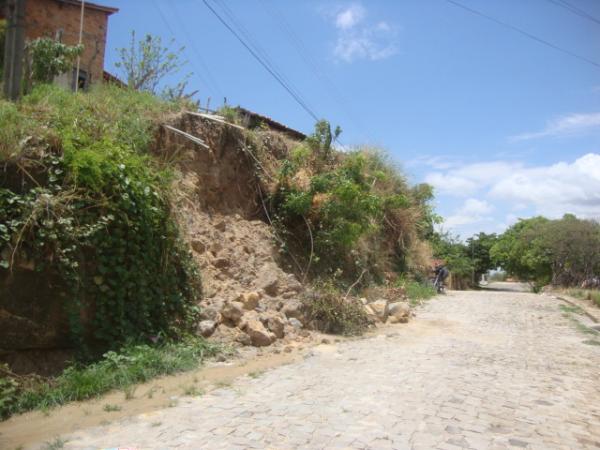Deslizamento de terra num morro no Tiberao(Imagem:reda&ccedil;&atilde;o)