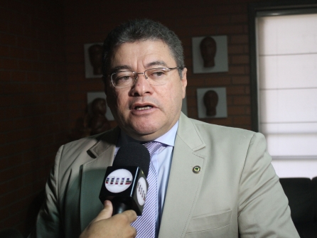 Deputados cobram conclusão de ponte em Palmeiras do Piauí