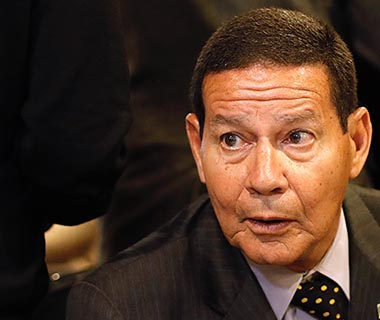 Mourão diz que o governo estuda privatizar a BR Distribuidora