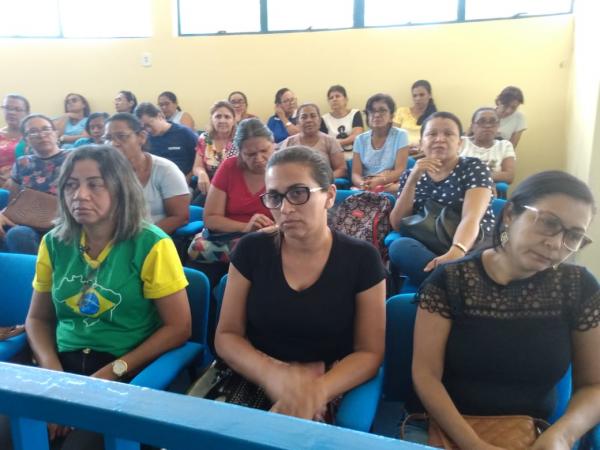  Em assembleia, servidores da Educa&ccedil;&atilde;o decidem fazer paralisa&ccedil;&atilde;o em Floriano(Imagem:FlorianoNews)