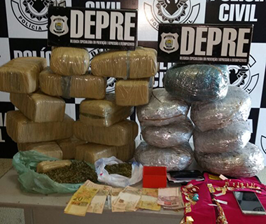 Pedagoga presa com 10 kg de maconha disse que precisava de dinheiro