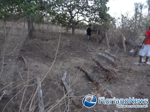 Homem perde o controle de carro e bate em três cercas na zona rural de Floriano.(Imagem:FlorianoNews)