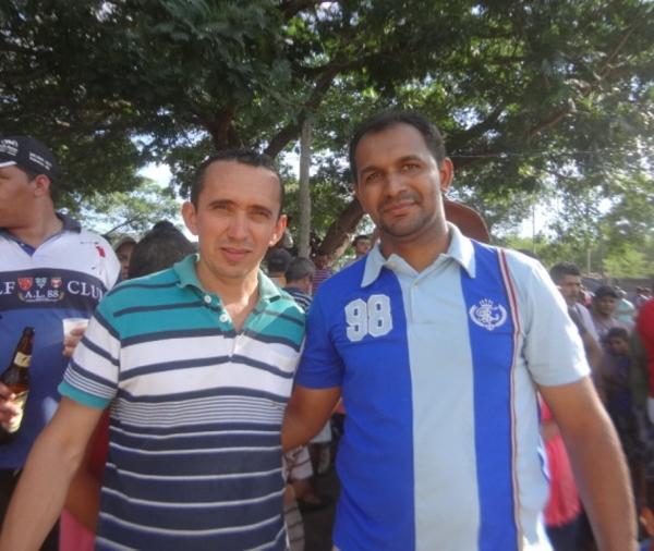 Carlos Henrique de Sousa, organizador do evento e Pedro Junior, gerente da Concession&aacute;ria autorizada HONDA.(Imagem:FlorianoNews)