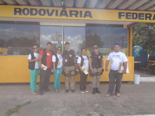 Blitz da PRF e Conselho Tutelar conscientiza motoristas na Campanha ?Fa&ccedil;a Bonito?(Imagem:FlorianoNews)