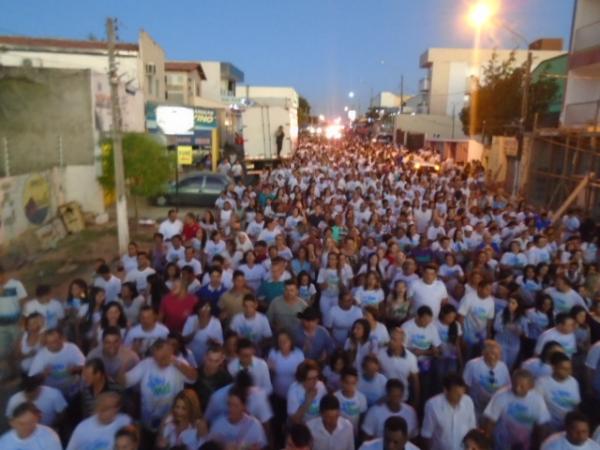 Caminhada pela Paz leva centenas de pessoas &agrave;s ruas de Floriano.(Imagem:FlorianoNews)