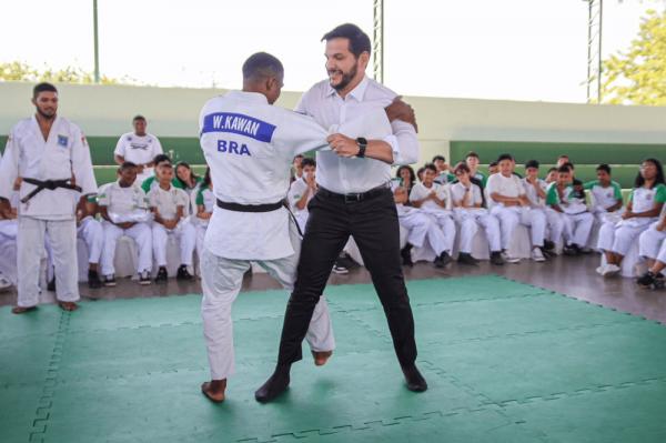 Secretaria da Educação entrega quimonos a estudantes e anuncia expansão do projeto Seduc Esportiva.(Imagem:Divulgação)
