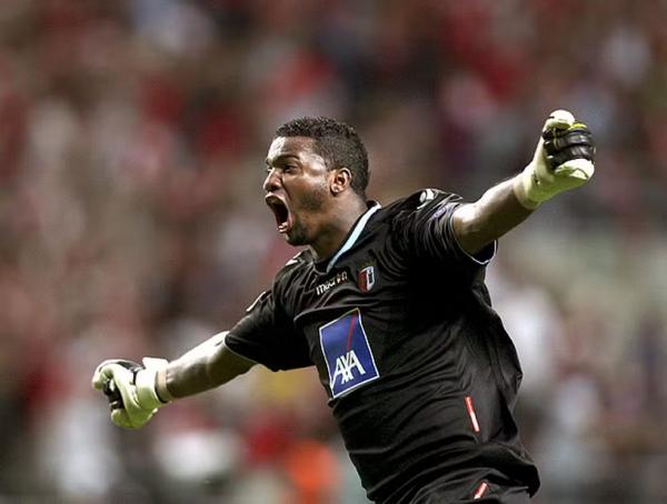 Felipe comemora a vit&oacute;ria do Braga sobre o Sevilla, pela Champions de 2010/11.(Imagem: EFE)