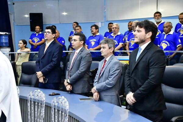 Poder Legislativo de Floriano homenageia Terço dos Homens Mãe Raína com sessão solene(Imagem:CMF)