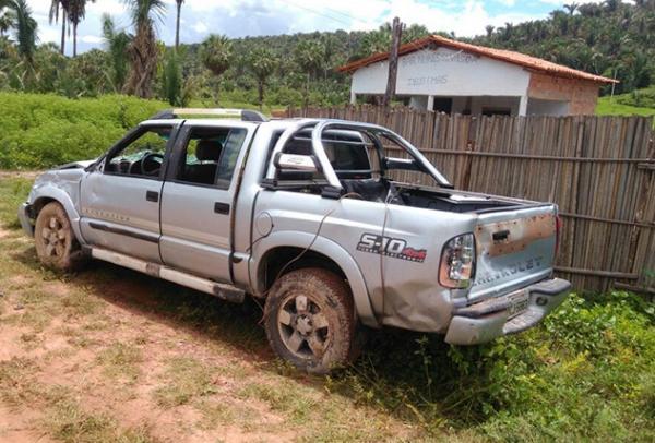 Carro ocupado pela fam&iacute;lia no momento do acidente.(Imagem:Cidadeverde.com)