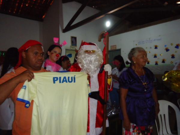 Acad&ecirc;micos da FAESF realizam festa de natal para alunos da APAE de Floriano.(Imagem:FlorianoNews)