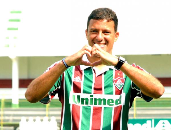 Washington se apresenta ao Flu: 'Voltei para ser campeão brasileiro'