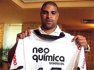 Corinthians opta por apresentação sem festa para Adriano