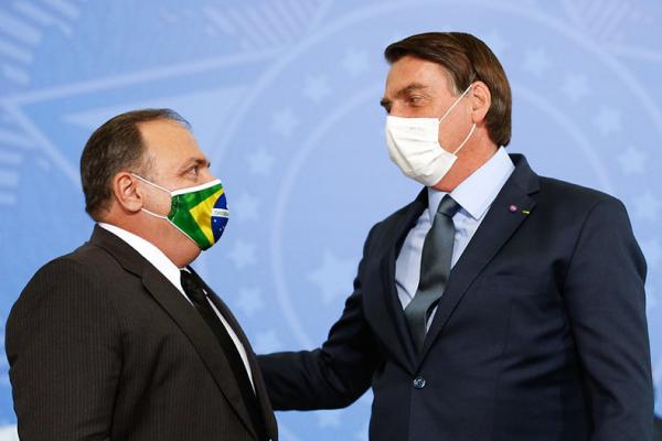 Bolsonaro defende Pazuello e diz que ministro é tremendo de um gestor