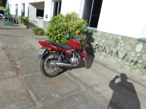 Moto abandonada(Imagem:FlorianoNews)