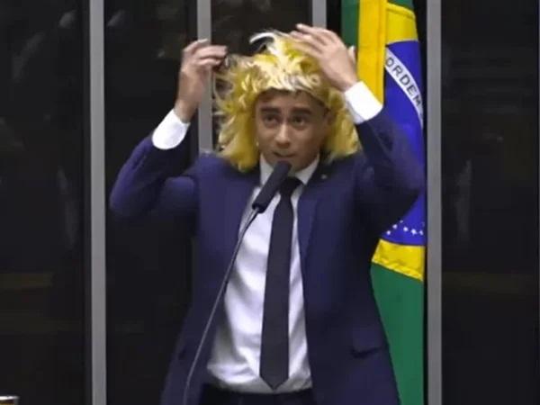 Governo Lula defende julgar cassação de Nikolas Ferreira por transfobia