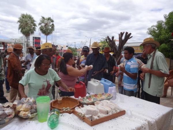 Tradi&ccedil;&atilde;o e F&eacute; marcaram cavalgada e Missa do Vaqueiro em Floriano.(Imagem:FlorianoNews)