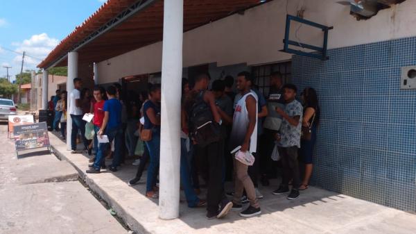 Em Floriano, candidatos ao Enem movimentam locais de prova (Imagem:FlorianoNews)