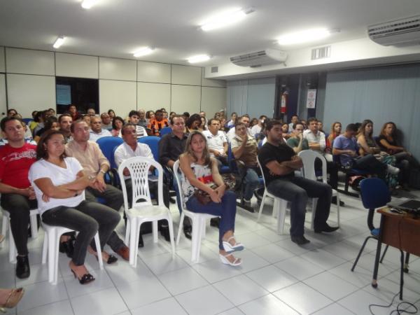 Gest&atilde;o Financeira foi tema de palestra no SEBRAE.(Imagem:FlorianoNews)