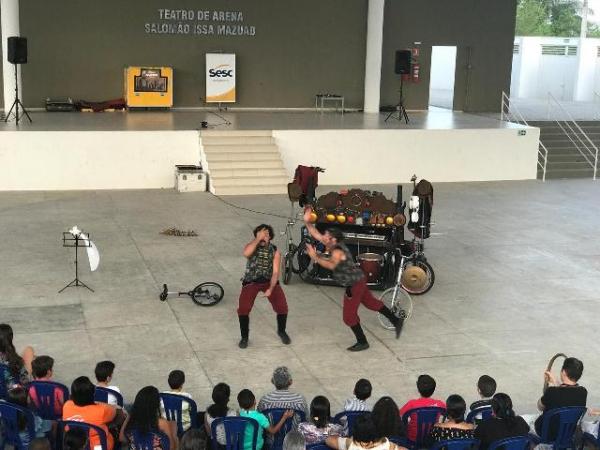 P&uacute;blico lota Teatro de Arena do Sesc para assistir o espet&aacute;culo 