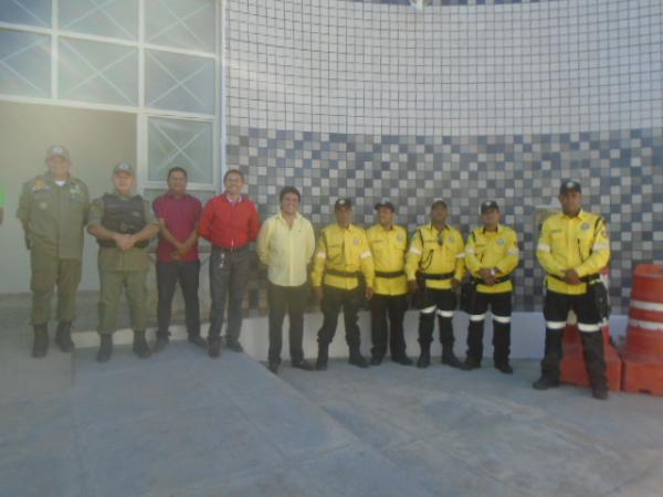 Sutran entrega novo fardamento aos agentes de trânsito de Floriano.(Imagem:FlorianoNews)
