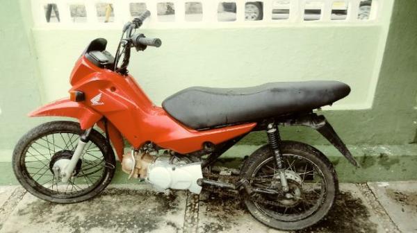 PM recupera motocicleta roubada em 2017 em Floriano.(Imagem:FlorianoNews)