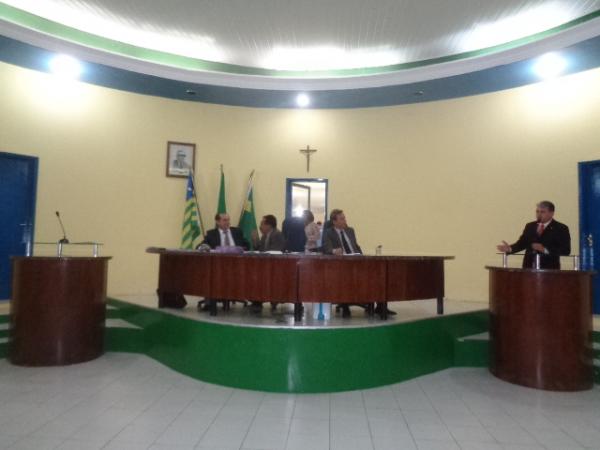 Votação de Projetos e apresentação de Requerimentos marcam Sessão Ordinária na Câmara de Floriano