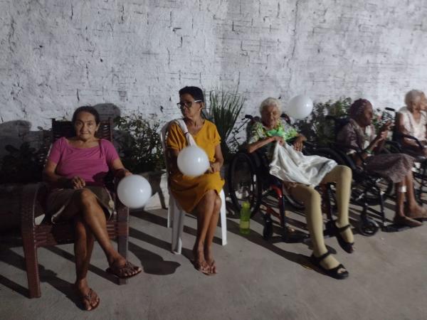 Casa de Acolhimento à Pessoa Idosa em Floriano recebe a Folia dos Santos Reis em noite especial.(Imagem:FlorianoNews)