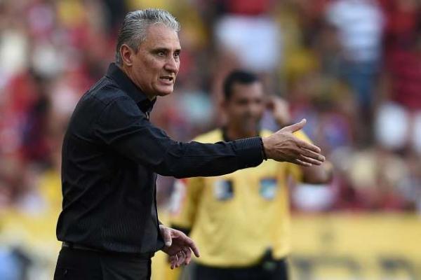 Tite é surpreendido com suspensão de Jadson e cobra reforços da diretoria