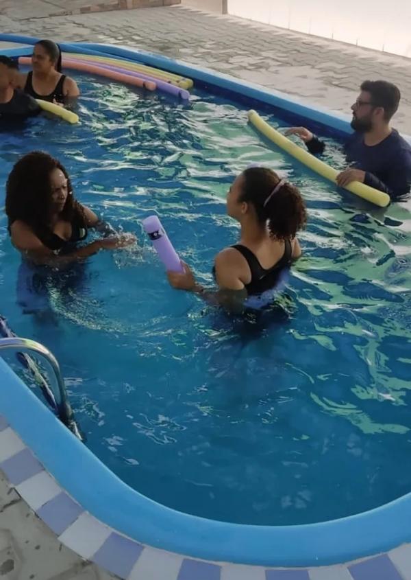 Servidores da APAE participam de treinamento de hidroterapia(Imagem:Reprodu&ccedil;&atilde;o)