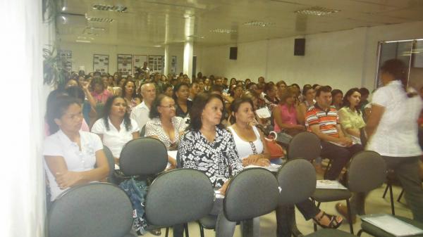 Sindicato dos trabalhadores em educa&ccedil;&atilde;o b&aacute;sica realiza semin&aacute;rio de forma&ccedil;&atilde;o.(Imagem:FlorianoNews)