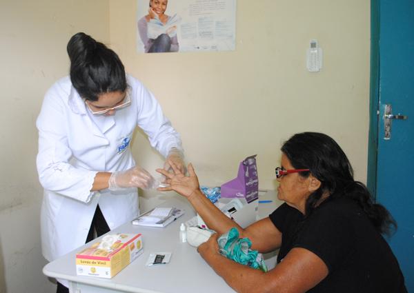 Acadêmicos de Enfermagem da FAESF participam da campanha