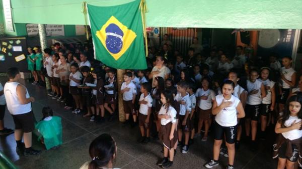 Ação cívica marca Semana da Pátria na Escola Pequeno Príncipe