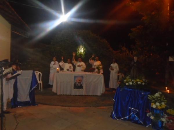 Devotos participam do encerramento dos festejos de S&atilde;o Pio de Pietrelcina.(Imagem:FlorianoNews)