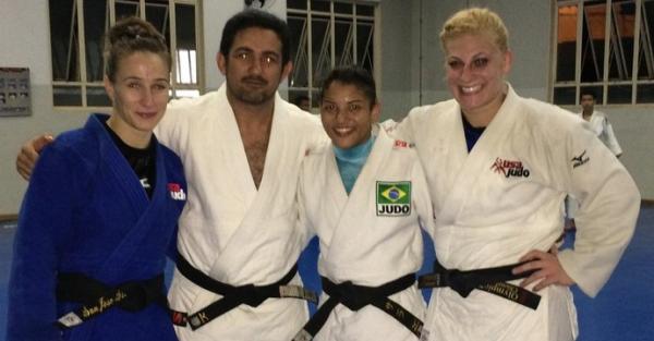 Marti Malloy, Expedito Falc&atilde;o, Sarah Menezes e Kayla Harrison durante treinamento em Goi&aacute;s.(Imagem:Reprodu&ccedil;&atilde;o/Facebook)