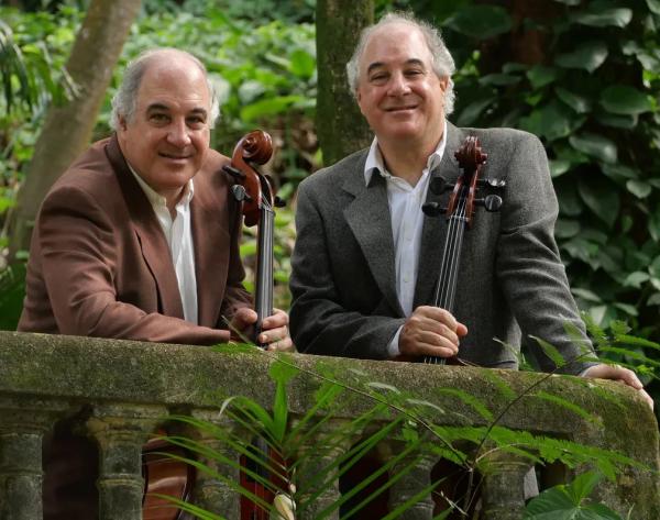 Duo Santoro apresenta onze inéditas obras de autores brasileiros no álbum "O compositor é vivo!"