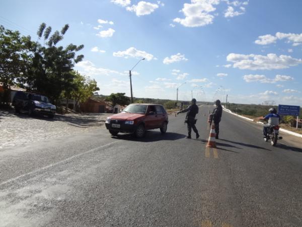 Pol&iacute;cia Militar realizou Opera&ccedil;&atilde;o Fronteira Segura em Floriano.(Imagem:FlorianoNews)