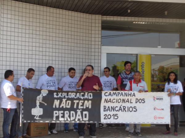 Bancários realizam manifestação e ameaçam greve em Floriano.(Imagem:FlorianoNews)