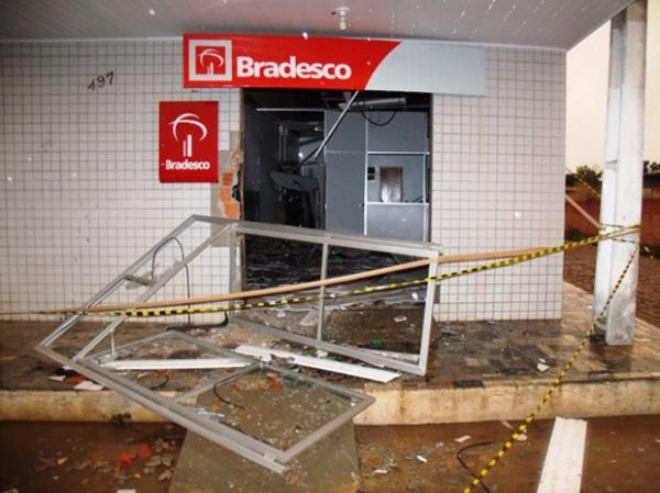 Criminosos explodem agência bancária de Agricolândia