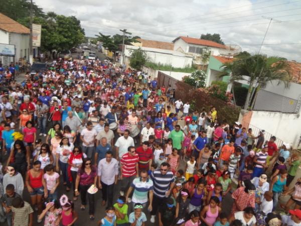 Arrastinho faz alegria da crian&ccedil;ada.(Imagem: FlorianoNews)