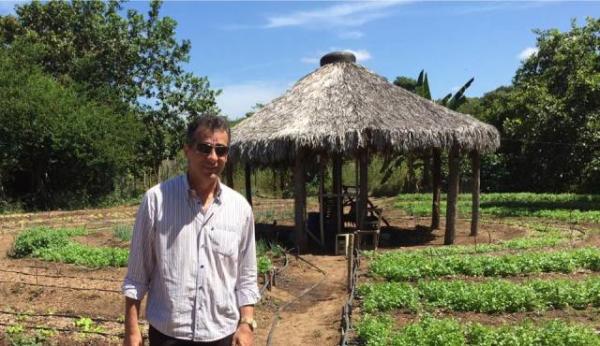 Prefeito Gilberto visita fam&iacute;lia contemplada pelo Projeto PAIS(Imagem:Secom)