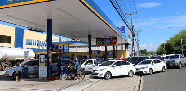Queda no preço do petróleo deve reduzir competitividade do etanol no Brasil