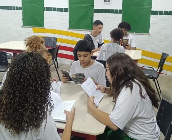 Estudantes da rede estadual publicam livro de poesias sobre preserva&ccedil;&atilde;o da fauna brasileira amea&ccedil;ada de extin&ccedil;&atilde;o(Imagem:Ascom Seduc)