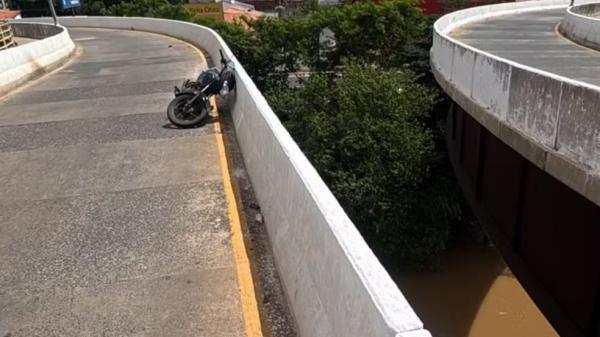 Buscas continuam por motociclista que caiu de ponte entre Teresina e Timon