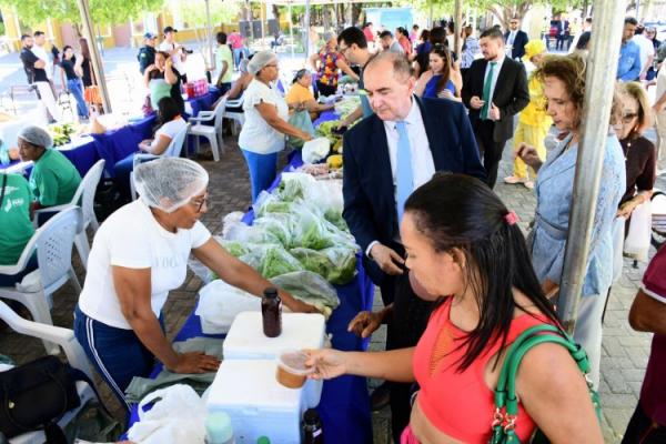 129 ANOS: Floriano celebra o Dia da Bandeira do município com solenidade cívica e Feira da Agricultura Familiar.(Imagem:Secom)
