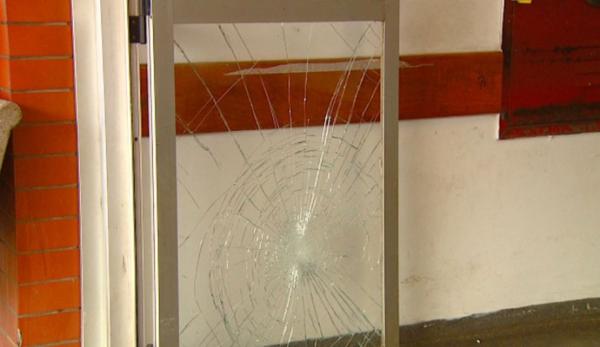 Confusão entre torcidas de Guarani e Ponte destrói ônibus e revira hospital
