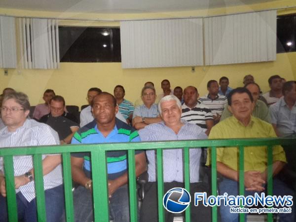 Vereador Carlos Ant&ocirc;nio &eacute; eleito novo presidente. da C&acirc;mara de Floriano(Imagem:FlorianoNews)